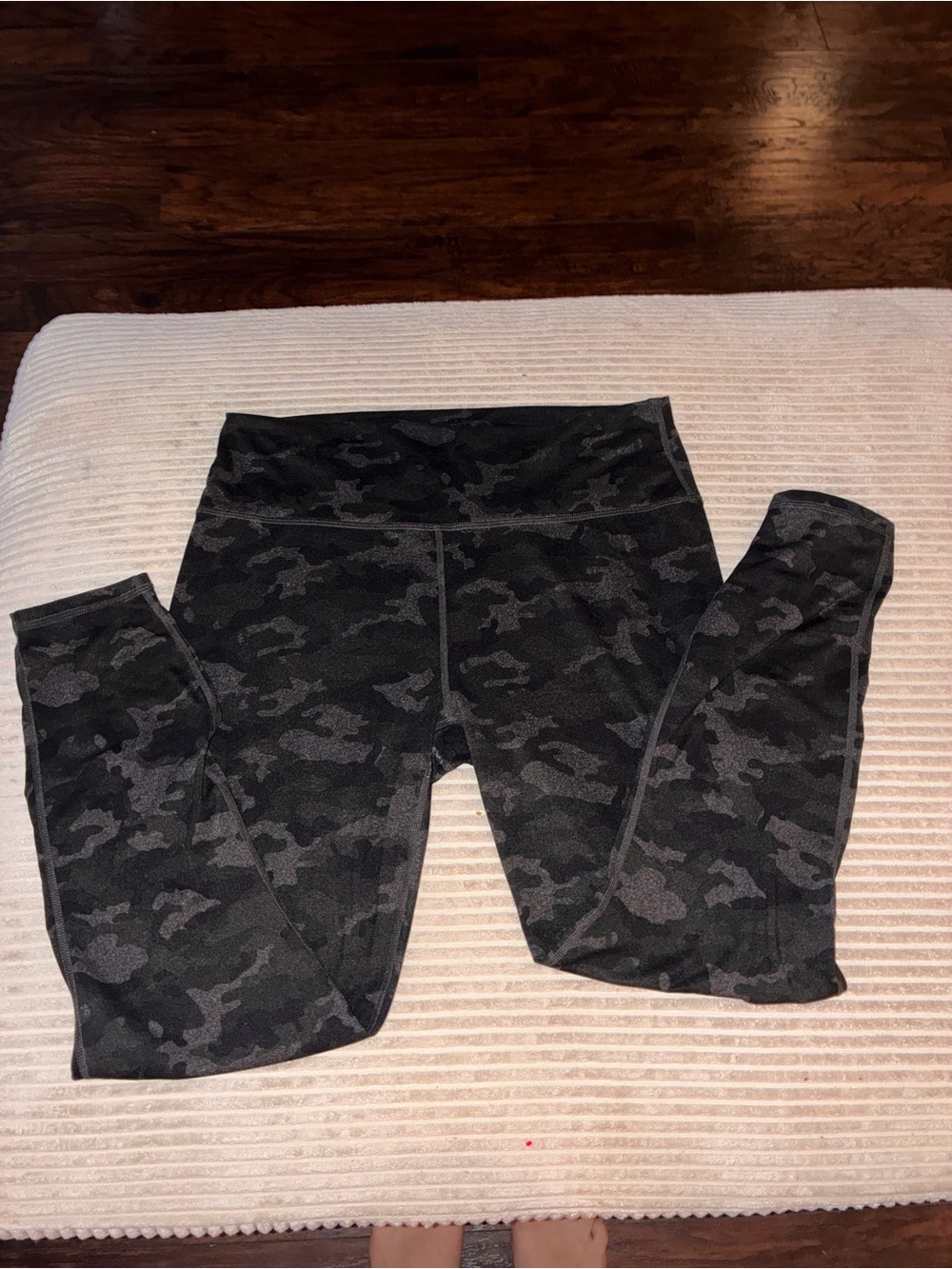 Fabletics powerhold 3/4 black camo leggings